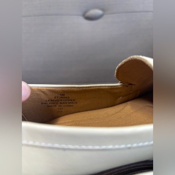 Earth Java White Leather Women’s Penny Loafers NWOT  Size 5 - Picture 3 of 6